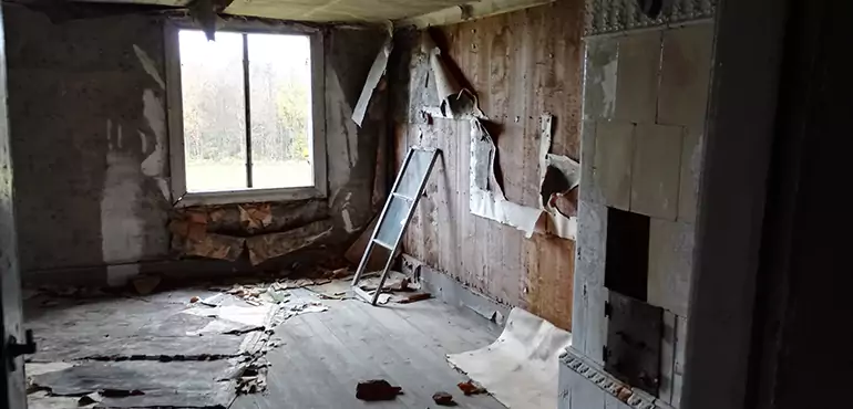 Why Selling a Distressed House Through Traditional Methods Fails in Box Elder